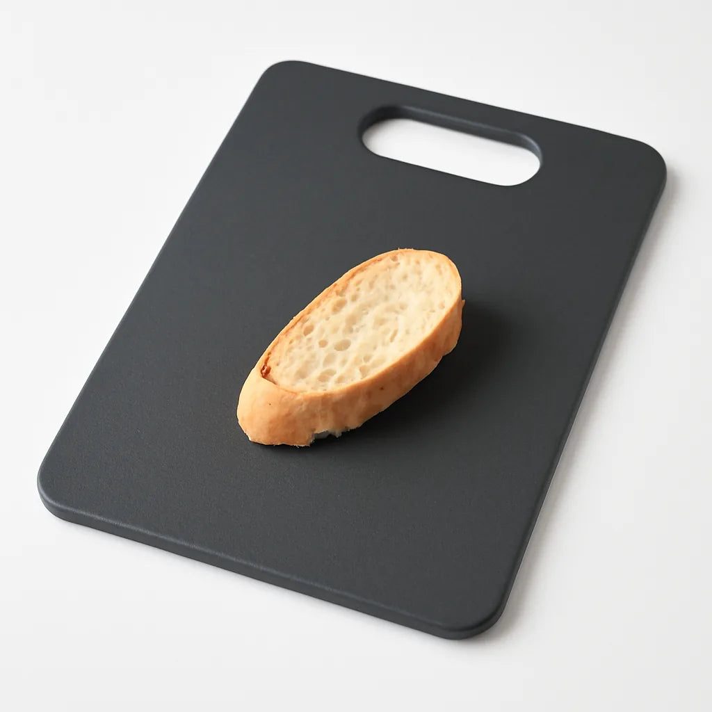 planche-a-pain-une-seule-piece-noir