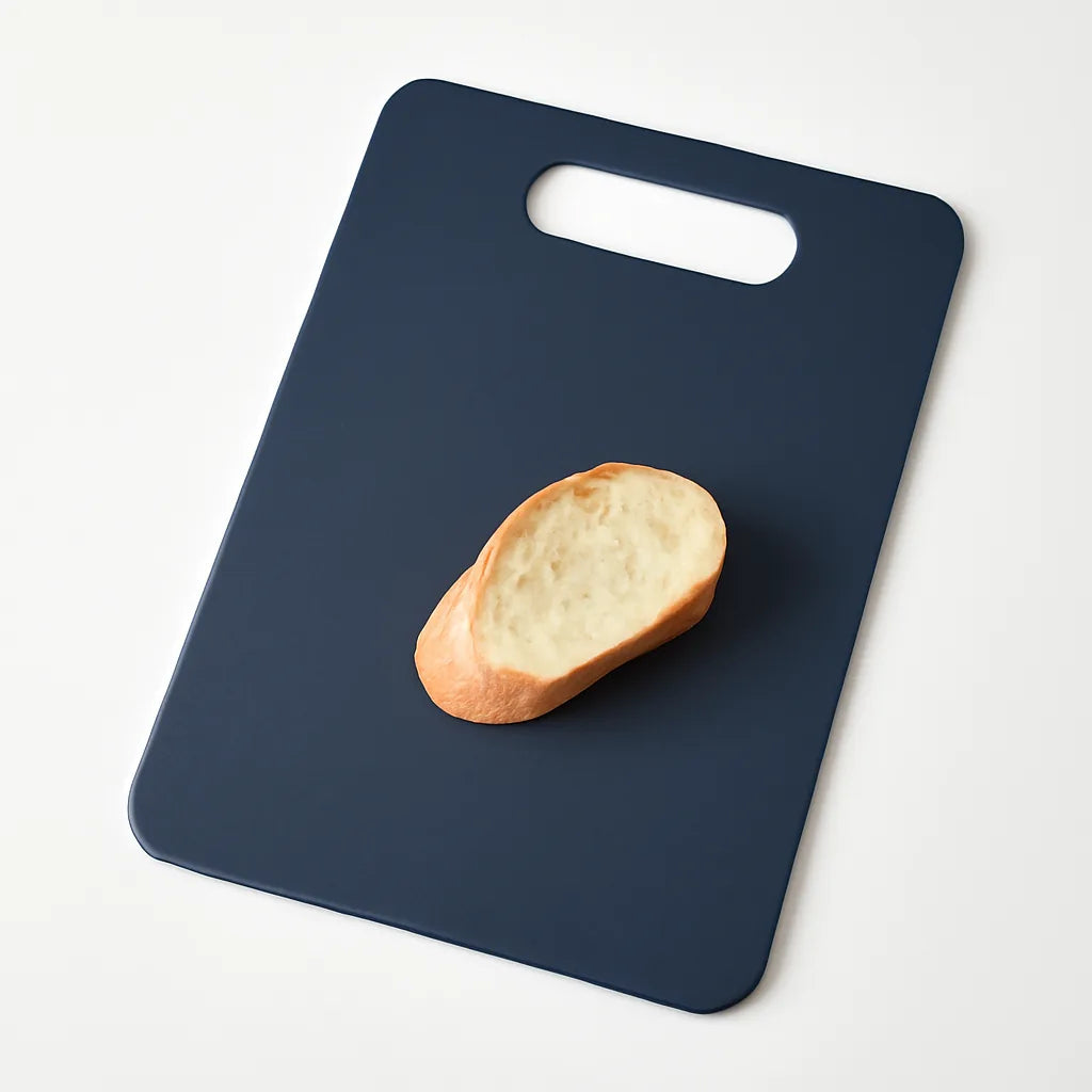 planche-a-pain-une-seule-piece-bleu-foncé