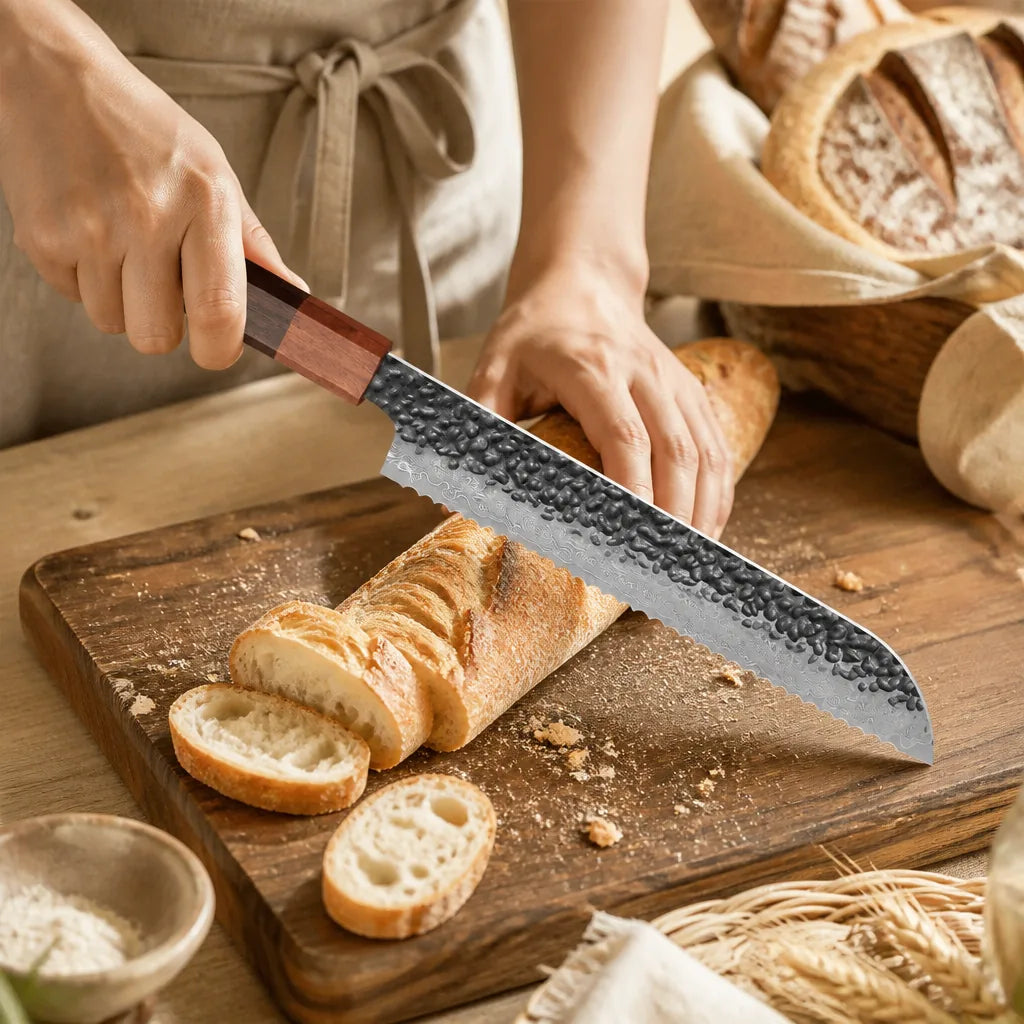 Couteau À Pain Avec Protection en situation d'utilisation